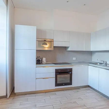 Aparthotel Maioliche Griante 4*